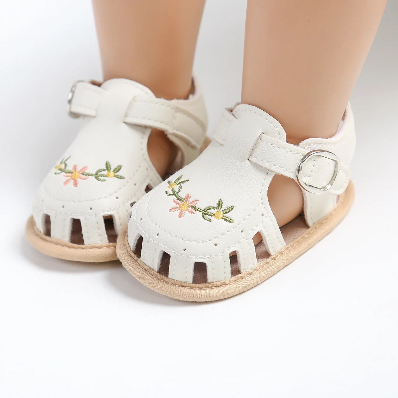 TinyPetals – Confort et style – Sandales pour bébé avec broderies florales