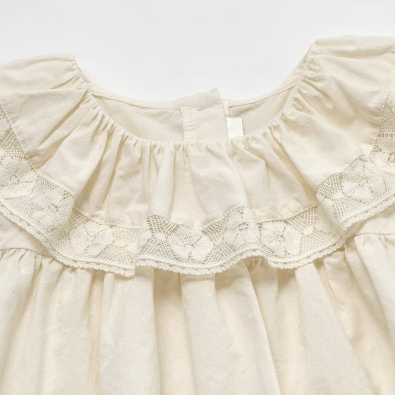 Ruffle Collar Top – Élégant et confortable – Haut à col décoratif et manches bouffantes