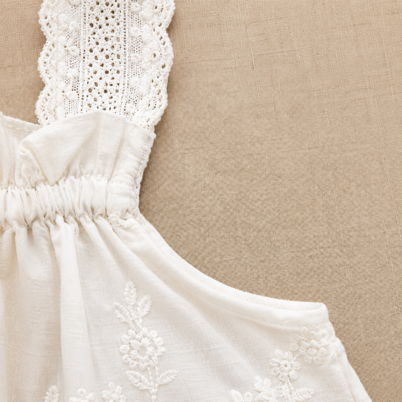 TinyLuxe – Ensemble d'été composé d'un haut en dentelle et d'un pantalon à jambes larges