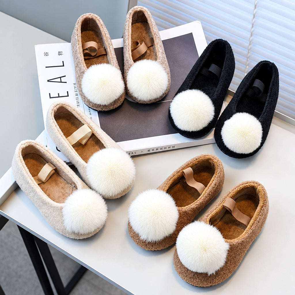 SoftSteps –  Chaudes et douillettes – Chaussures pour filles avec pompon en peluche