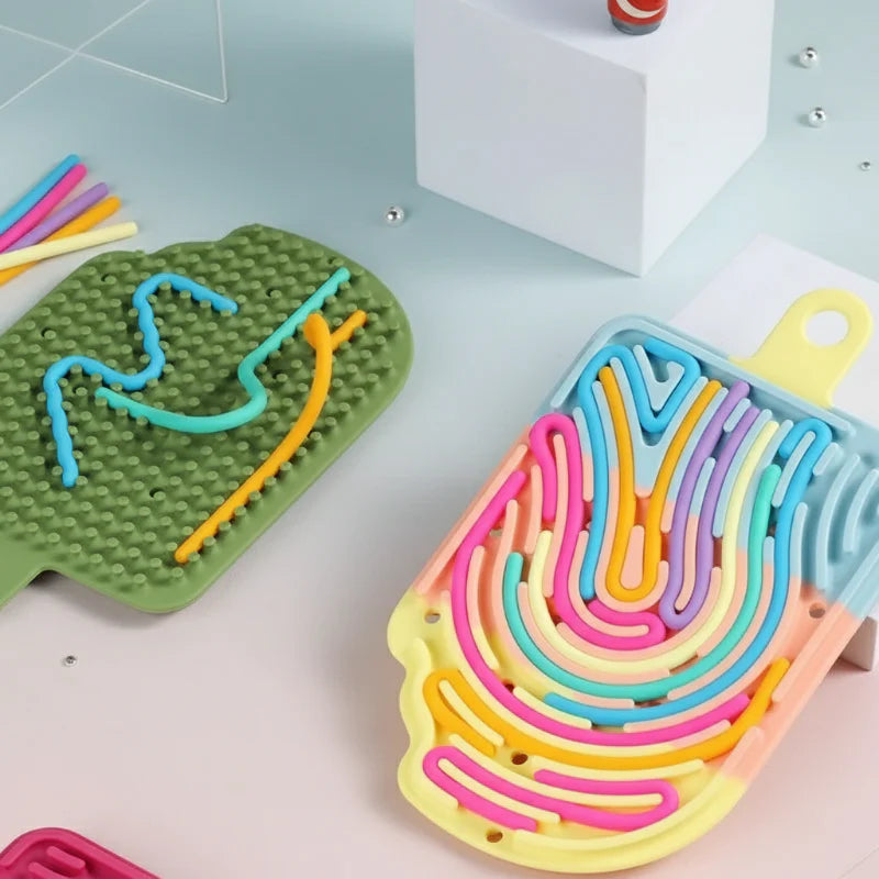 FidgetFrost – Ludique et doux – Tableau d'activités en silicone