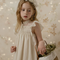 Thumbnail for Sleeveless Dress – Élégante et confortable – Robe à col en dentelle