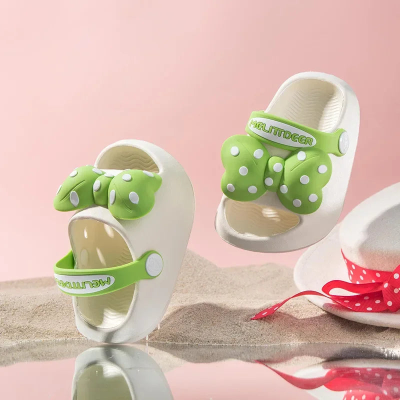 Mini Fashion – Gaieté et sécurité – Chaussons de plage à pois
