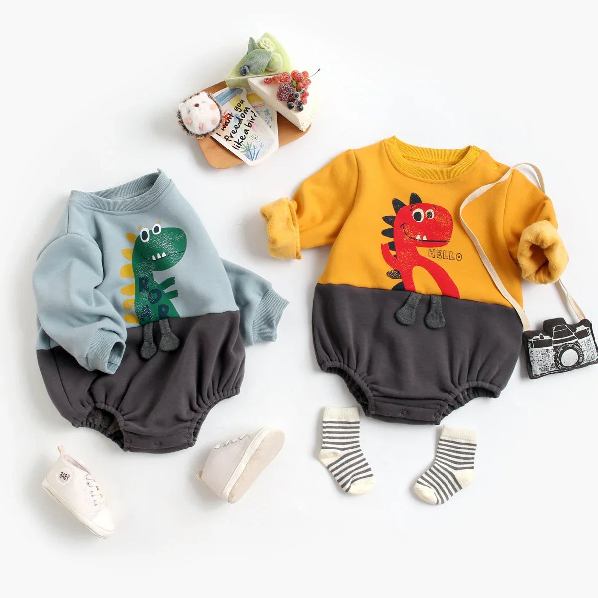 Mini Fashion – Grenouillère en polaire avec imprimé Dino