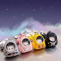 Thumbnail for Glowing Astronaut Charm – Mignon et lumineux – Pendentif sac « Astronaute »