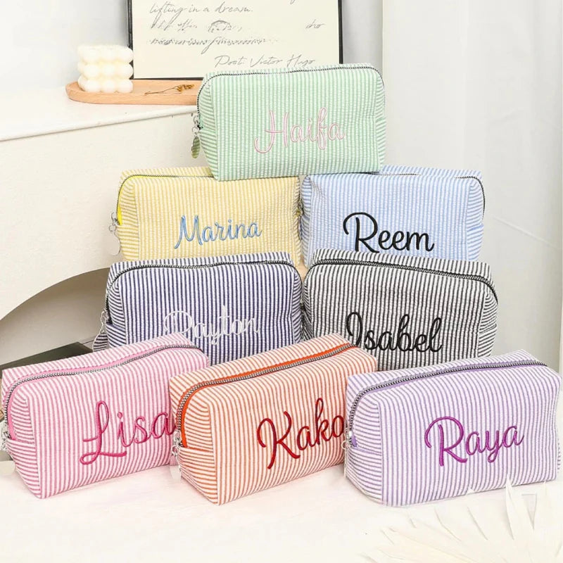 Striped Name Pouch – Personnalisée et élégante – Trousse à maquillage
