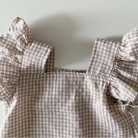 Thumbnail for Girls Ruffle Tee – Léger et mignon – Ensemble de vêtements pour enfants