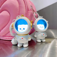 Thumbnail for Glowing Astronaut Charm – Mignon et lumineux – Pendentif sac « Astronaute »
