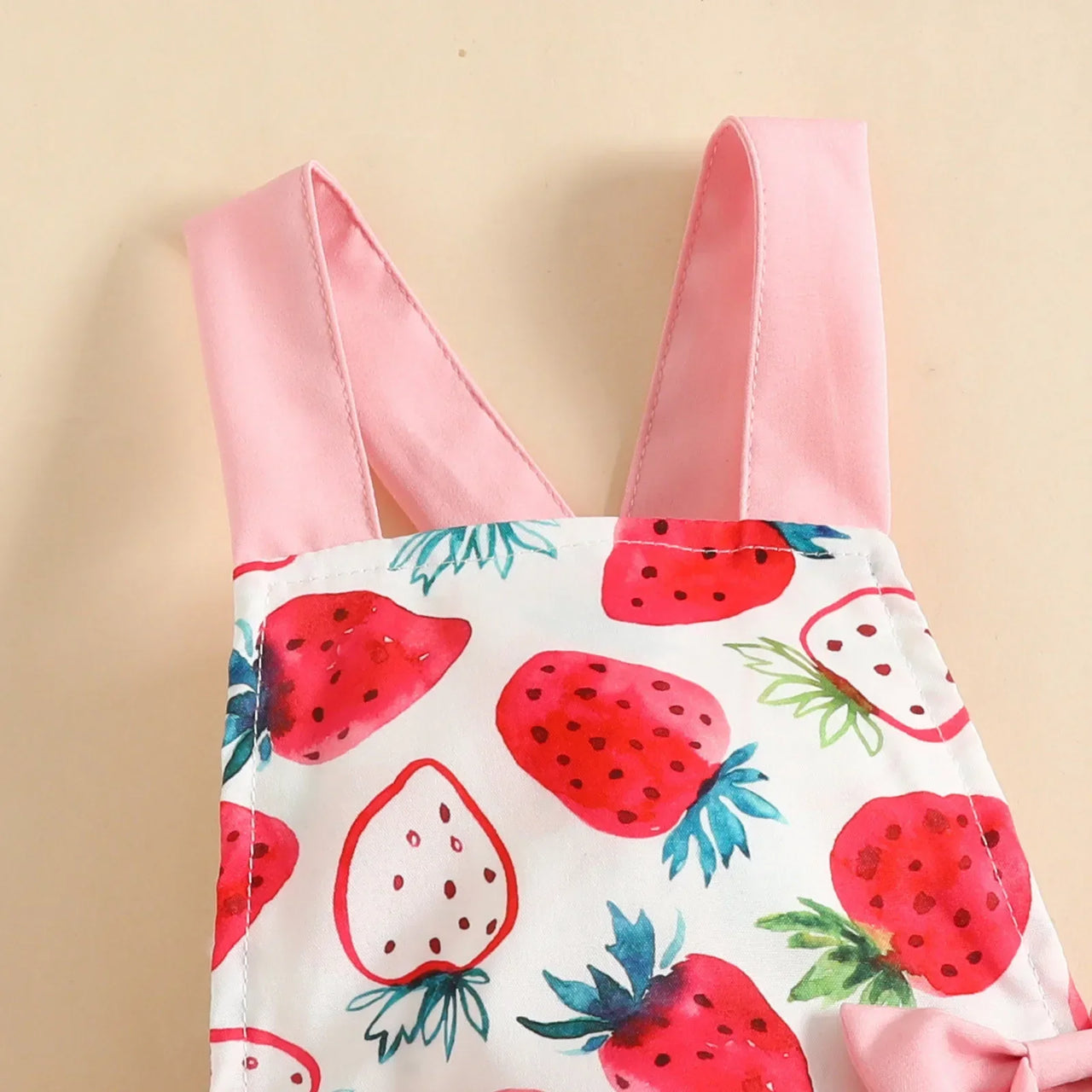 Mini Fashion™ – Vache ou Fraise – Barboteuse à bretelles pour filles